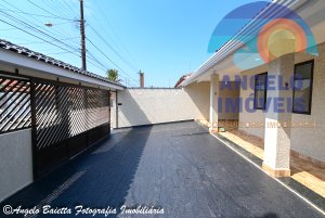 Casa lado praia, piscina, 3 suítes, á venda no bairro Samburá em Peruíbe