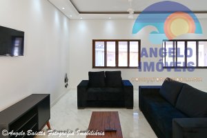 Casa lado praia, piscina, 3 suítes, á venda no bairro Samburá em Peruíbe