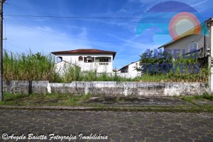 Terreno á venda no bairro Imperador em Peruíbe