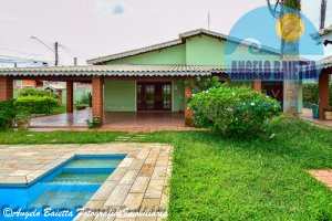 Casa com piscina, 3 dormitórios, 2 lotes, á venda no bairro Florida em Peruíbe