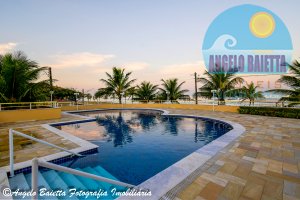 Sobrado á venda no condomínio Villaggio Terrazza em Peruíbe, frente ao mar