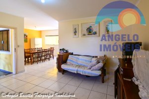Casa com 3 dormitórios no bairro Oasis em Peruíbe