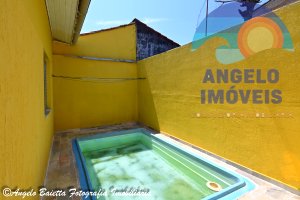 Casa com 3 dormitórios no bairro Oasis em Peruíbe