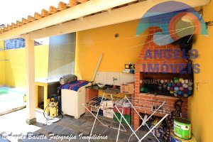 Casa com 3 dormitórios no bairro Oasis em Peruíbe