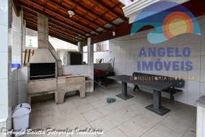 Casa com piscina para venda no bairro Centro em Peruíbe