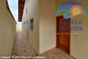 Casa á venda no bairro Flora Rica em Peruíbe