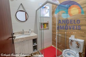 Casa nova com piscina, 2 dormitórios, sendo 1 suítes em Peruíbe
