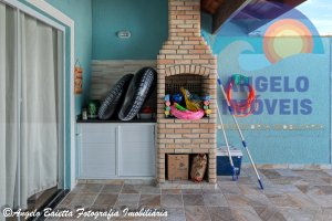 Casa nova com piscina, 2 dormitórios, sendo 1 suítes em Peruíbe