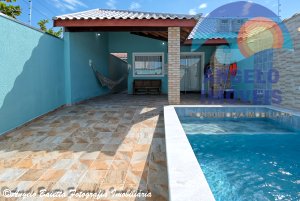 Casa nova com piscina, 2 dormitórios, sendo 1 suítes em Peruíbe