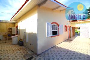 Casa á venda no bairro Jardim Marcia em Peruíbe
