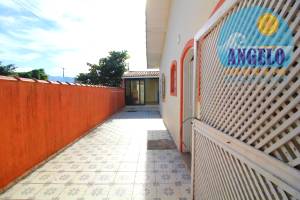 Casa á venda no bairro Jardim Marcia em Peruíbe