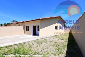 Casa á venda no bairro Antonio Novaes em Peruíbe