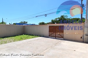 Casa á venda no bairro Antonio Novaes em Peruíbe