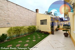 Casa lado praia á venda no bairro Florida em Peruíbe