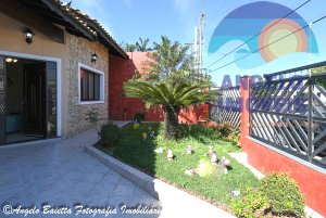 Casa lado praia á venda no bairro Ribamar em Peruíbe