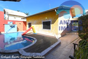 Casa lado praia á venda no bairro Ribamar em Peruíbe