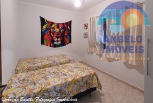 Casa lado praia á venda no bairro Ribamar em Peruíbe