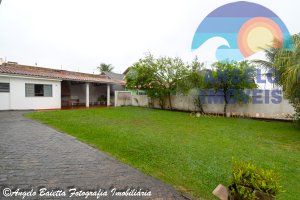 Casa lado praia com 4 dormitórios, 2 lotes, no bairro Florida em Peruíbe