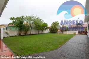 Casa lado praia com 4 dormitórios, 2 lotes, no bairro Florida em Peruíbe