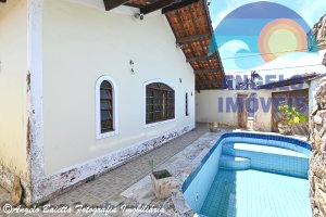 Casa com piscina á venda no bairro Oásis em Peruíbe