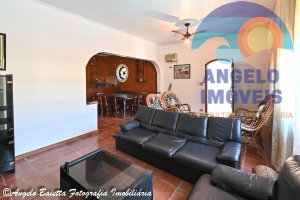 Casa com piscina á venda no bairro Oásis em Peruíbe
