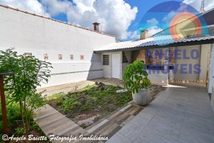 Sobrado á venda no bairro Samburá em Peruíbe