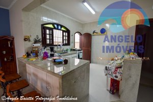 Casa com 4 dormitórios á venda no bairro Oásis em Peruíbe.