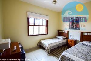 Casa para venda no bairro Jardim Marcia em Peruibe