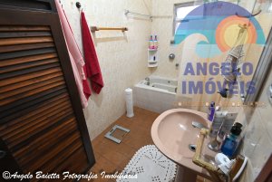 Casa á venda no bairro Florida em Peruíbe