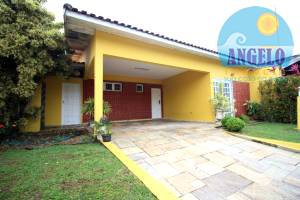 Casa com piscina para venda no bairro Cidade nova Peruibe em Peruíbe, á 200 metros da praia