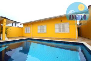 Casa com piscina para venda no bairro Cidade nova Peruibe em Peruíbe, á 200 metros da praia