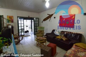 Casa lado praia á venda no bairro Maria Helena Novaes em Peruíbe