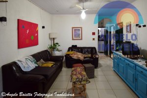 Casa lado praia á venda no bairro Maria Helena Novaes em Peruíbe