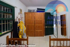 Casa lado praia á venda no bairro Maria Helena Novaes em Peruíbe