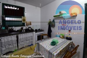 Casa lado praia á venda no bairro Maria Helena Novaes em Peruíbe
