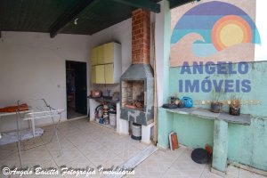 Casa lado praia á venda no bairro Maria Helena Novaes em Peruíbe
