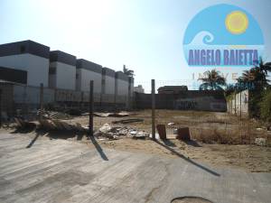 Terreno á venda no bairro Centro em Peruíbe, frente ao mar