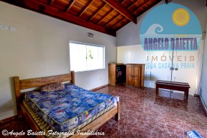 Casa para venda ou temporada no bairro Tres Marias em Peruíbe, até 200 metros da praia