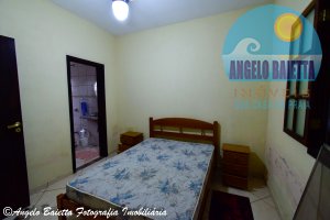 Casa á venda no bairro Jardim Marcia em Peruíbe