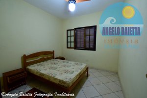 Casa á venda no bairro Jardim Marcia em Peruíbe