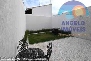 Casa á venda no bairro Centro em Peruíbe