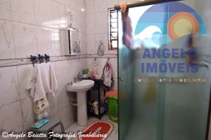 Casa com piscina á venda no bairro Josedy em Peruíbe