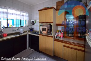 Casa com piscina á venda no bairro Josedy em Peruíbe