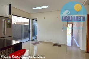 Casa com piscina, 3 suítes, á venda no condomínio Bougainvillée IV em Peruíbe