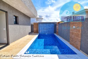 Casa com piscina, 3 suítes, á venda no condomínio Bougainvillée IV em Peruíbe