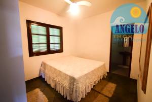 Casa com piscina, 3 dormitórios, sendo 2 suítes em Peruibe