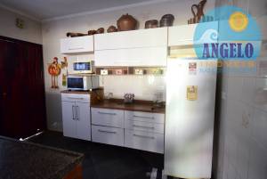 Casa com piscina, 3 dormitórios, sendo 2 suítes em Peruibe