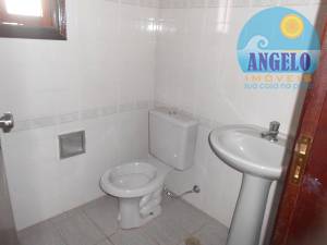 Casa com piscina, 3 dormitórios, sendo 2 suítes em Peruibe