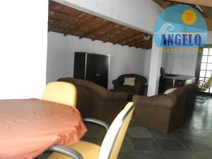 Casa com piscina, 3 dormitórios, sendo 2 suítes em Peruibe