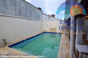 Sobrado lado praia com piscina á venda no bairro Imperador em Peruíbe